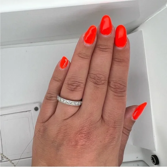 Tiffany Setting Wedding Band in Platinum with a Full Circle of Diamonds - Picture 8 of 9